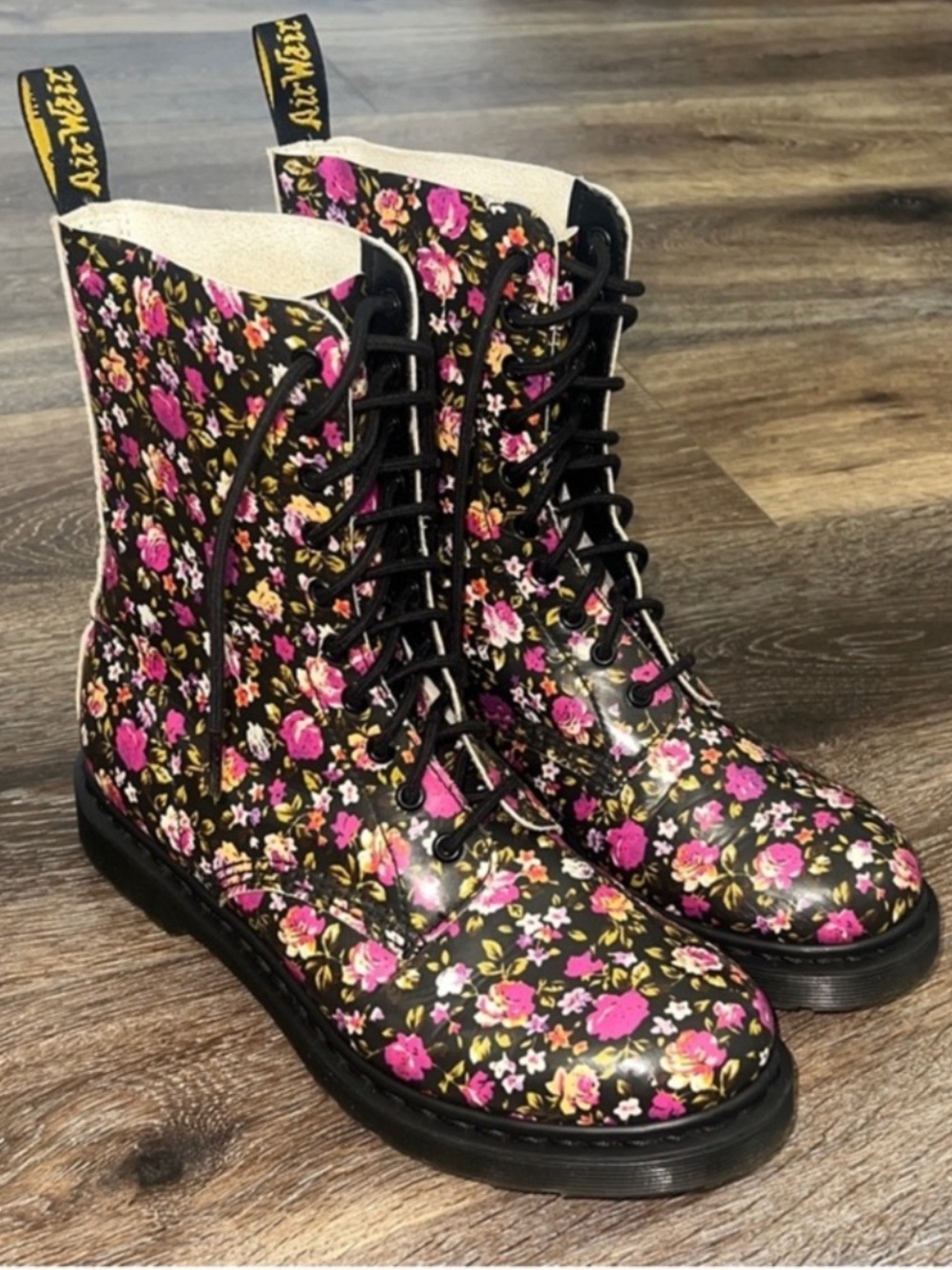 Dr. Martens Womens Simone Floral Leather Lace Up Combat Ankle Boots 🖤